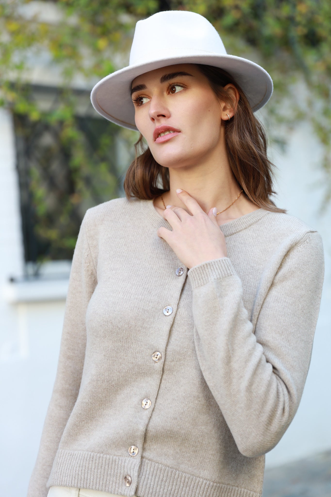 Charlie cardigan with round neck buttons in wool and cashmere Beige