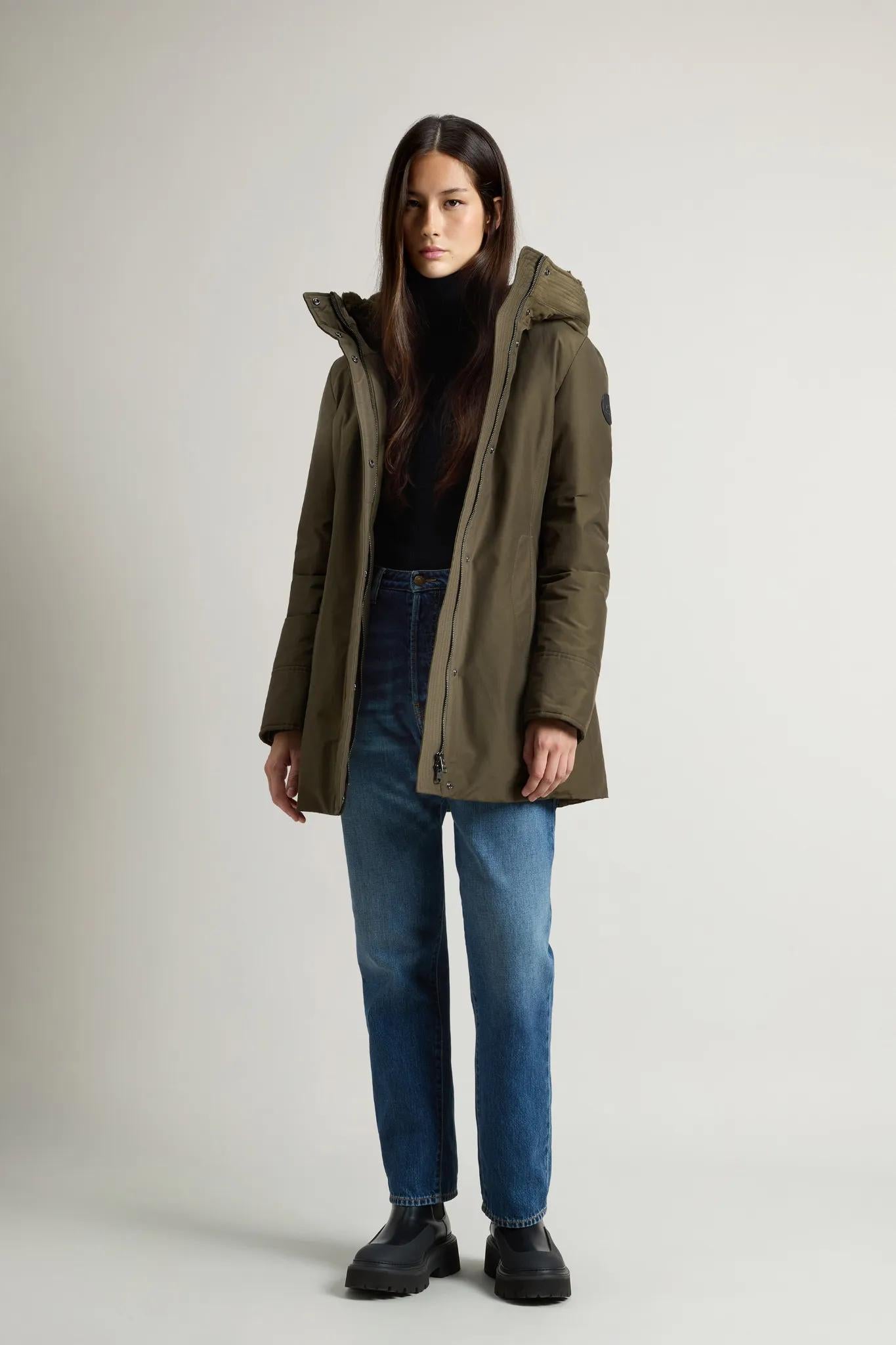 Parka Woolrich Boulder en Ramar avec capuche et col amovible en éco fourrure - Dark Green-MANTEAU FEMME-Curling-Paris