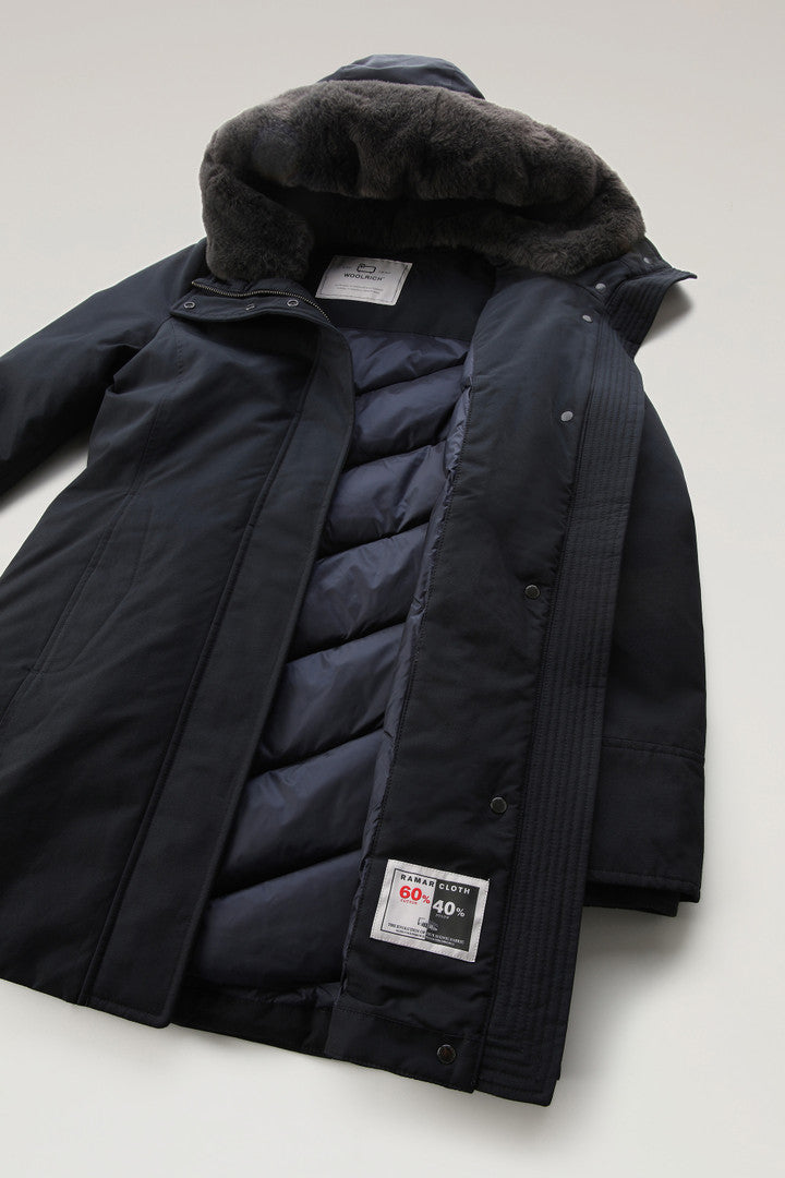 Parka Woolrich Boulder en Ramar avec capuche et col amovible en éco fourrure - Dark Navy-MANTEAU FEMME-Curling-Paris