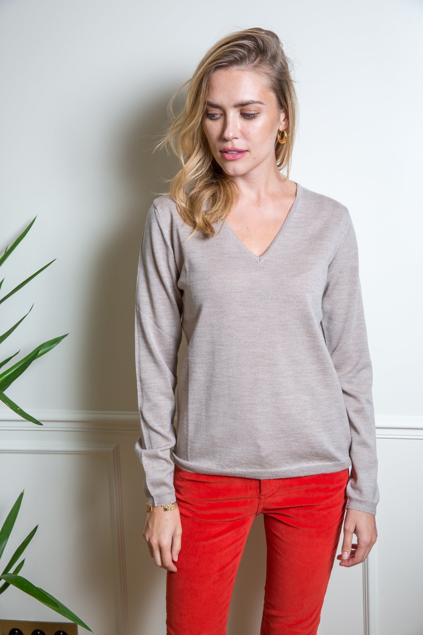 Women s V neck sweater in extra fine merino wool Curling Paris x